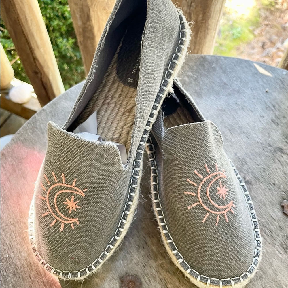 Pull&Bear Moon and Star Gray Pink Espadrille Slip On Shoes 7.5